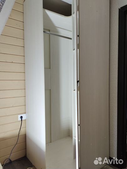 Шкаф угловой и тумбочка