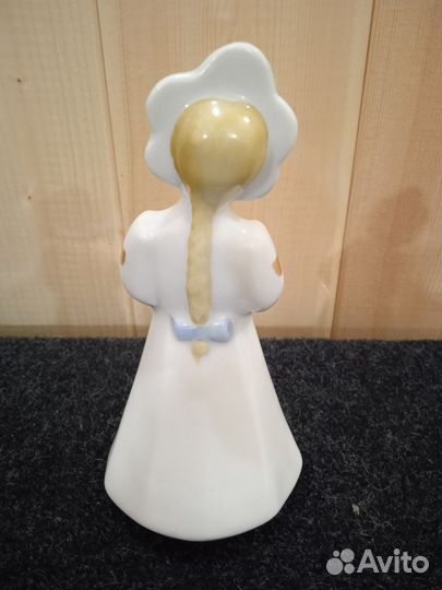 Статуэтка СССР девушка с голубем