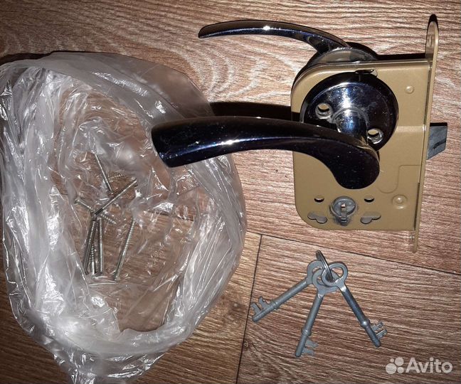 Замок врезной с ручкой