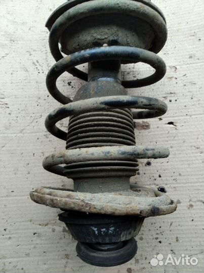 Стойка передняя левая Форд Мондео 2