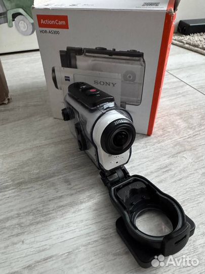 Экшн-камера Sony HDR-AS300 с аксессуарами