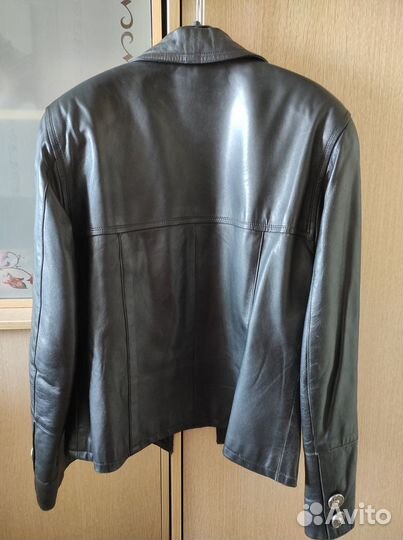 Укороченная кожаная куртка 46 размер