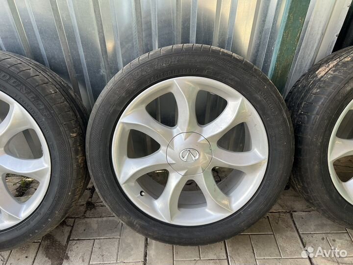 Диски литые на Infiniti M37 с резиной