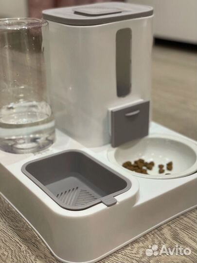 Кормушка для собак и кошек