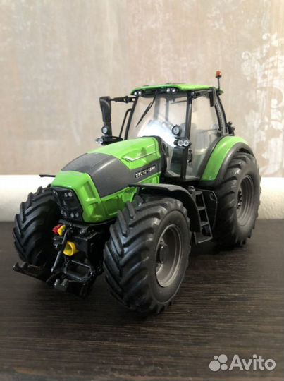 Подарок к Новому году модель трактора deutz-fahr