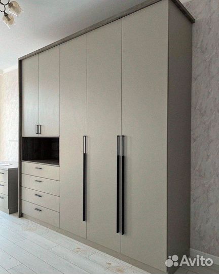 Шкаф распашной на заказ от фабрики