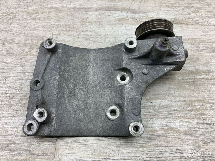 Кронштейн компрессора кондиционера Suzuki Vitara