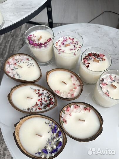 Ароматическая свеча в кокосе ручной работы