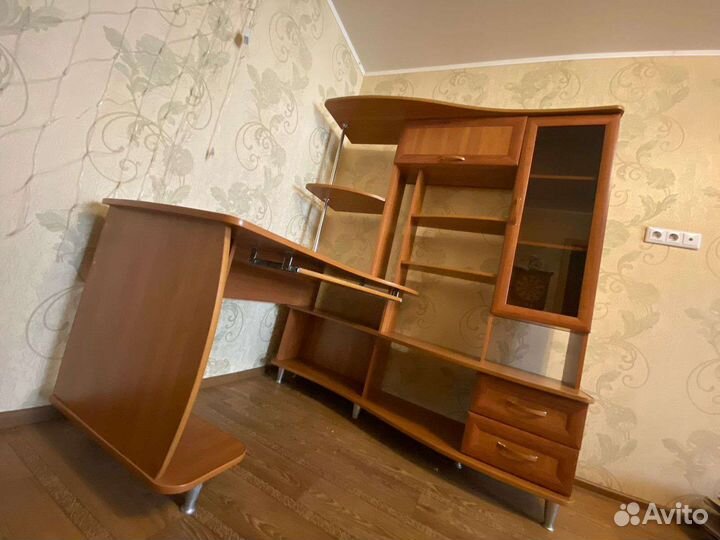 Большой компьютерный стол