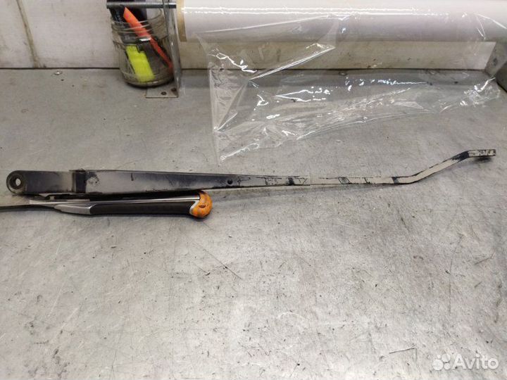 Поводок стеклоочистителя передний левый Suzuki