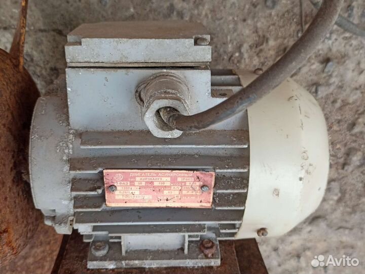 Электро двигатель на 380 1350 об/мин