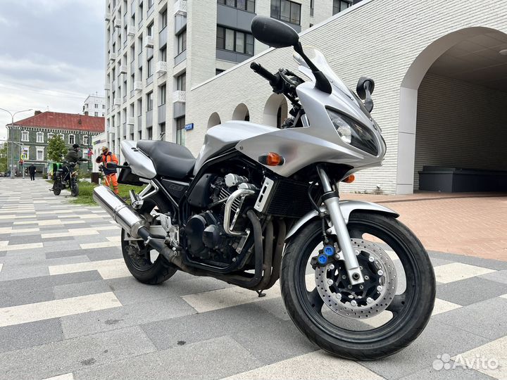 Yamaha FZS600