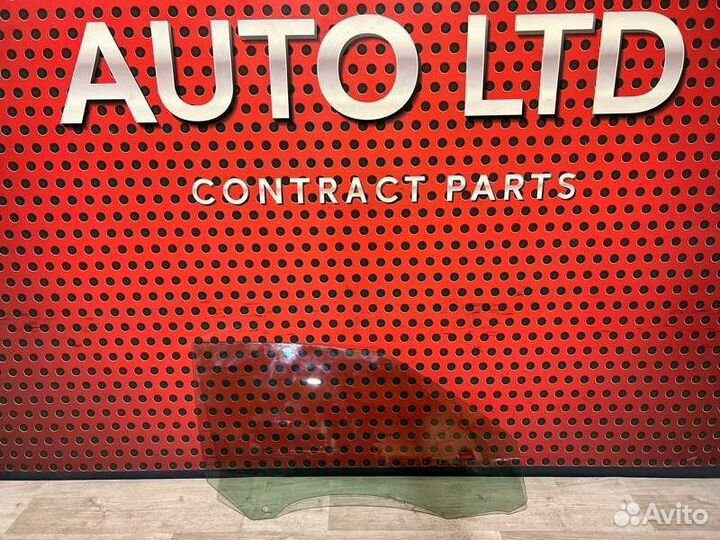 Стекло двери передней правой Mercedes-Benz C-Class