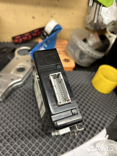 Блок управления центральных замков kia Sportage3