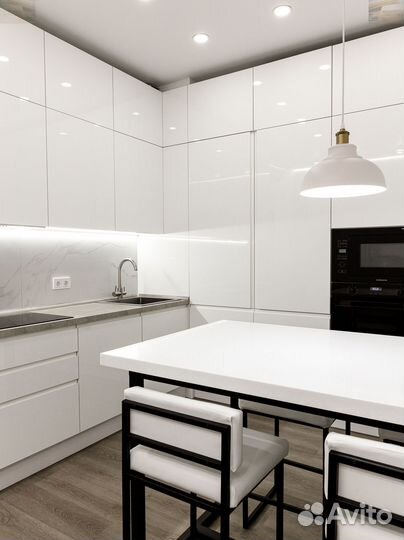 Кухня угловая Белая угловая