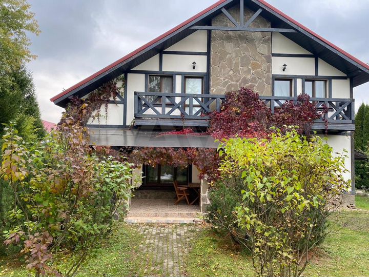 Коттедж 323,5 м² на участке 16 сот.