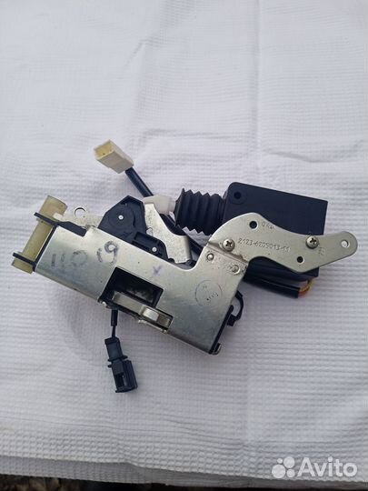Замок двери задн.лев. в сборе с эл.прив. Ш.-Нива