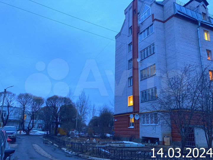 Аукцион: 1-к. квартира, 61,1 м², 3/6 эт.