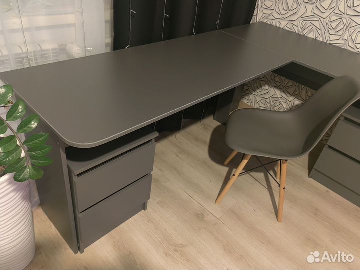 Угловой письменный стол для двоих