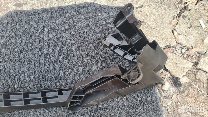 Кронштейн фары левый Honda CR-V 4 2011-2015