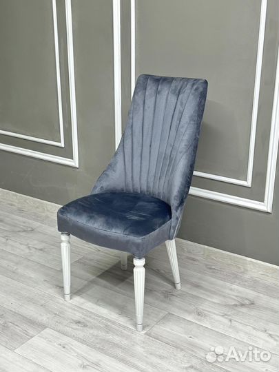 Стол и стулья для кухни. В наличии