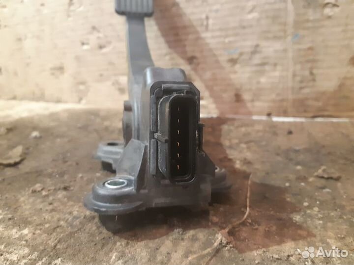 Педаль газа Mitsubishi Outlander 3