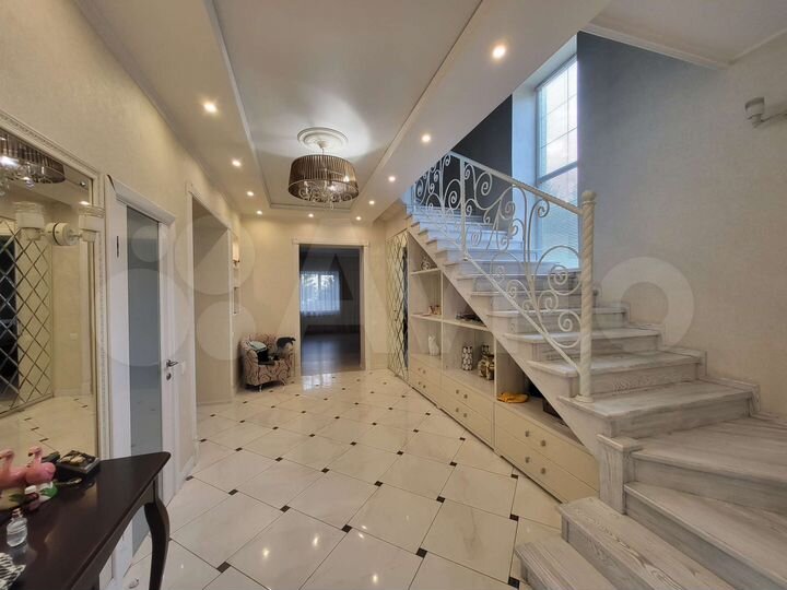 Дом 389,5 м² на участке 12 сот.