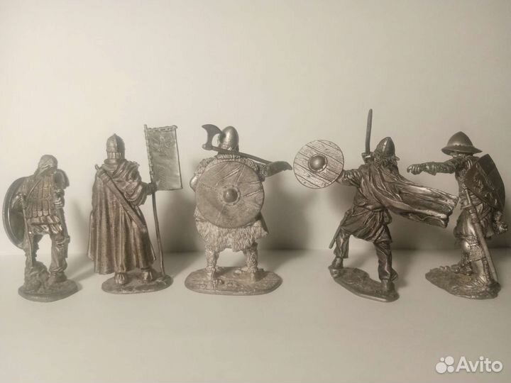 Солдитк оловянный