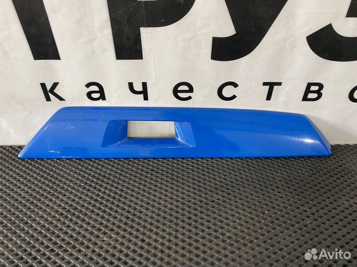 Накладка кронштейна зеркала прав. Volvo FH4