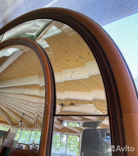 Зеркало настенное в деревянной раме