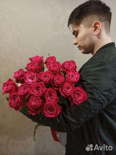 15 свежих роз. Голландская роза оптом