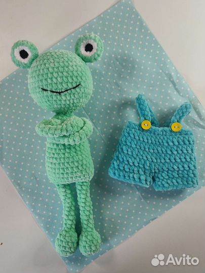 Вязаный лягушонок