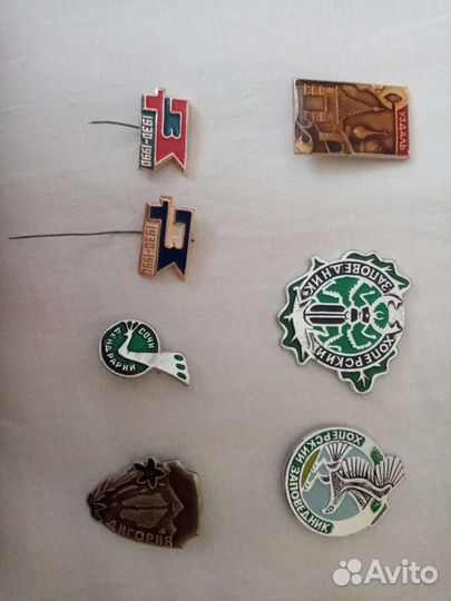 Значки советских времен разные и запонки