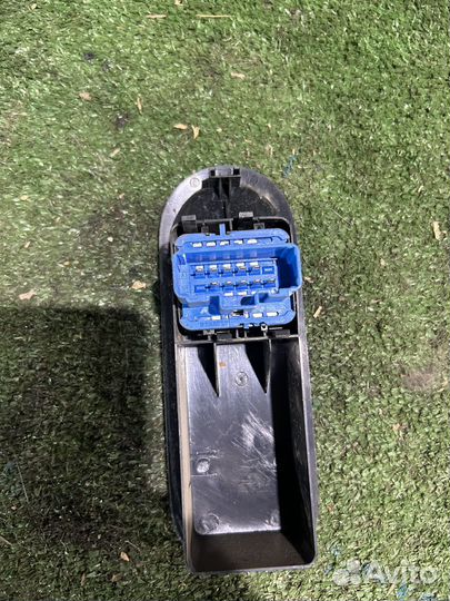 Блок стеклоподъемников duster 2014