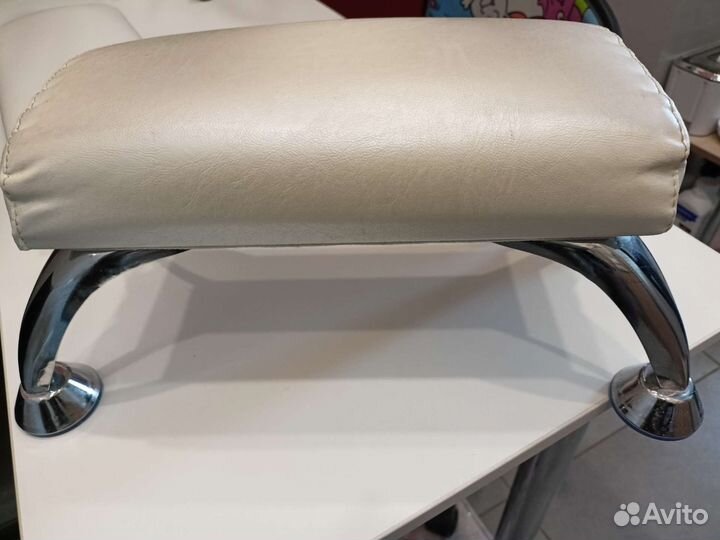 Подставка для рук маникюрная бу