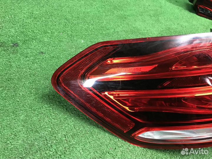 Фонарь задний наружный левый Mercedes-Benz E-Class