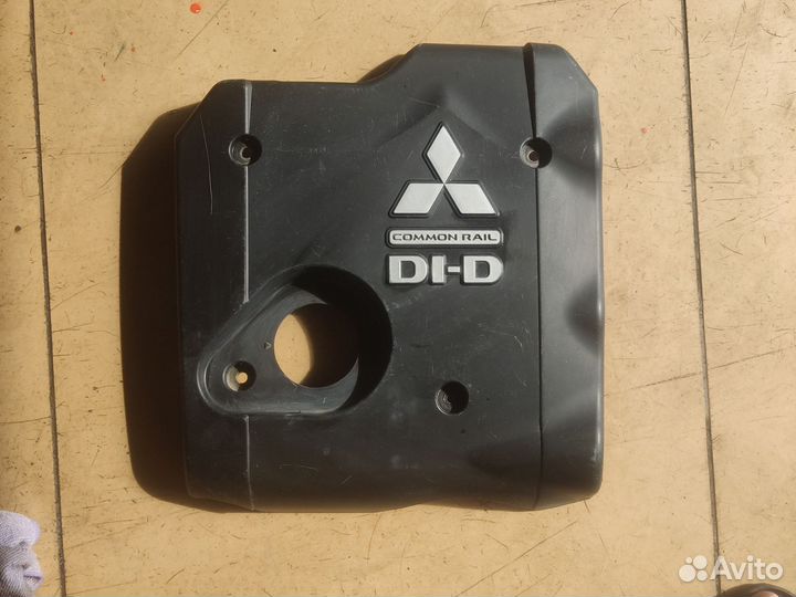 Декоративная крышка Mitsubishi L200