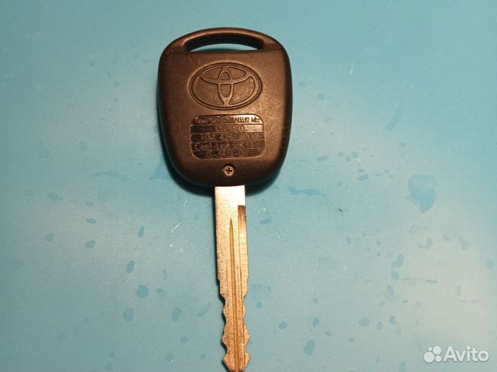 Оригинальный ключ Toyota Corolla чип 4D 71