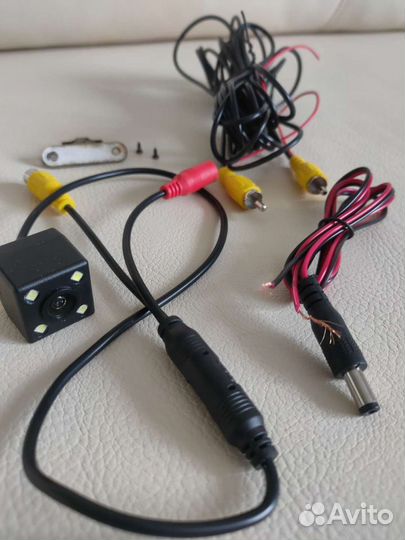 Продаю видеокамеру для автомобиля