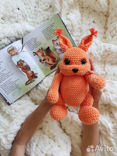 Вязаная плюшевая игрушка Белка