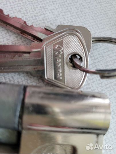 Личинка для замка с ключами