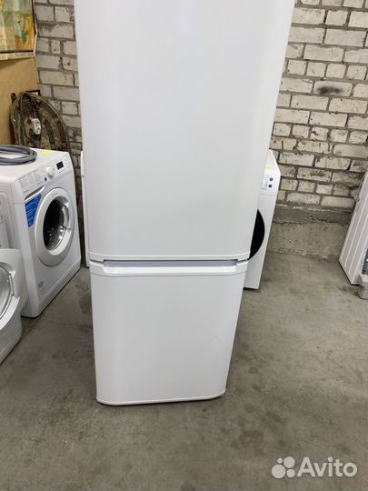 Холодильник Hotpoint Aristnon 2.камеры