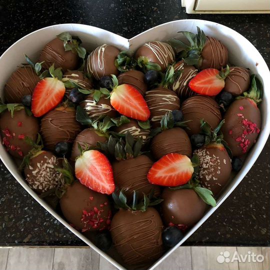 Клубника в шоколаде, десерты, подарок