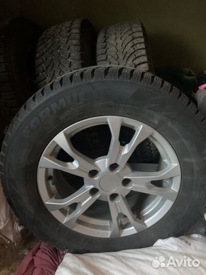 Pirelli Formula Ice 215/65 R16