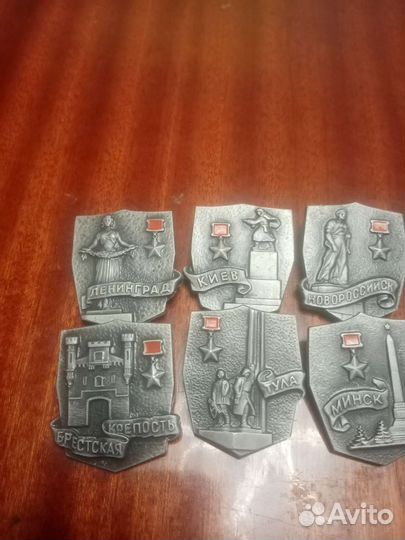 Значочки города героев