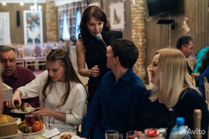 Ведущая (тамада) и ди-джей