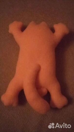 Кот на присосках Саймон