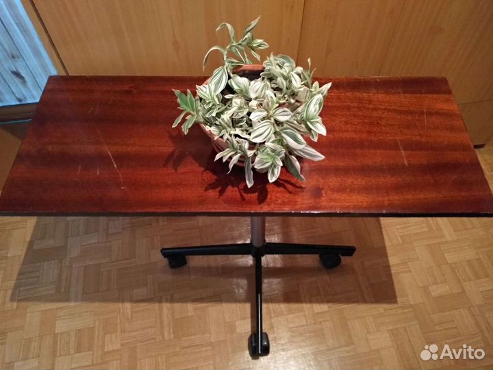 Подставка под телевизор или журнальный столик