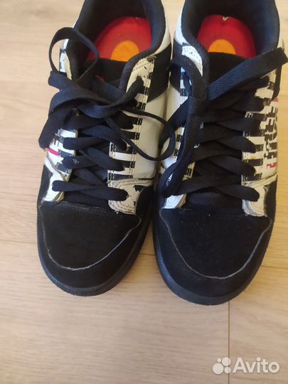 Роликовые кроссовки Heelys