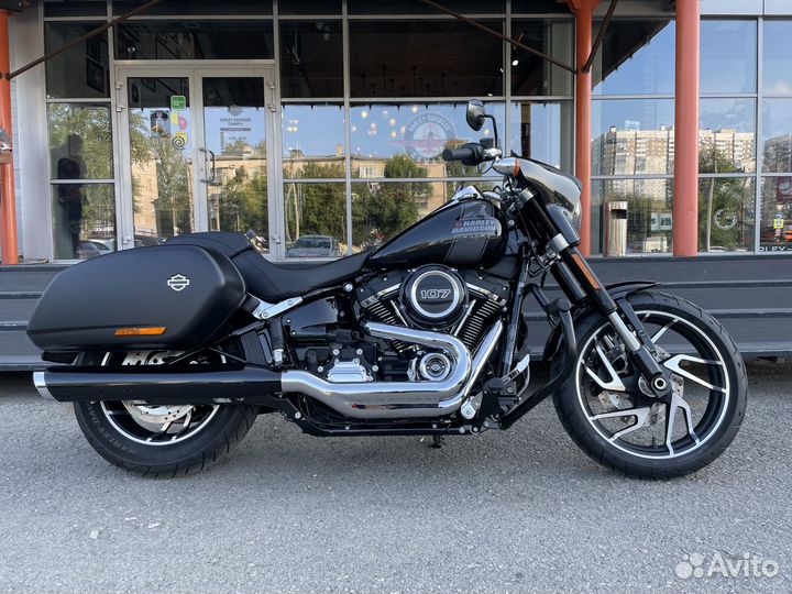 Sport Glide Harley-Davidson Softail Vivid Black